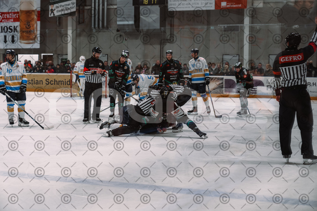 Alligators_vs_Stuttgart_16_11_2025-58 | Höchstadt Alligators Fotogalerie: Eishockey-Action aus Franken. Professionelle Spielfotos, Portraits & Stadionbilder zum Download. Jetzt entdecken! - Realisiert mit Pictrs.com