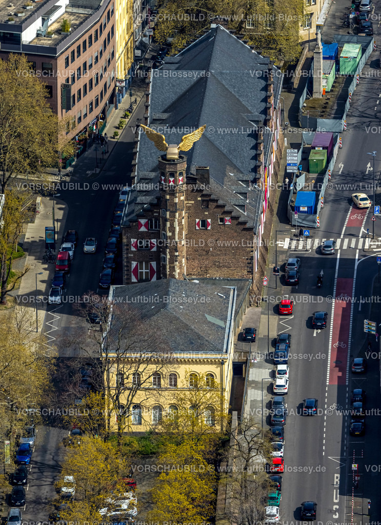 Koeln220403422 | Luftbild, Alte Wache Wachtgebäude und Zeughaus, Goldener Vogel, Der Goldene Vogel, Flügelauto, Baukomplex des Kölnischen Stadtmuseums, Zeughausstraße, Altstadt, Köln, Rheinland, Nordrhein-Westfalen, Deutschland