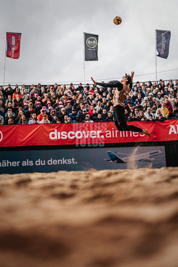Beachvolleyball | Männer | Allianz German Beach Tour 2026 | Tourstop Düsseldorf | 17.05.2026 | Lukas Pfretzschner beim Aufschlag