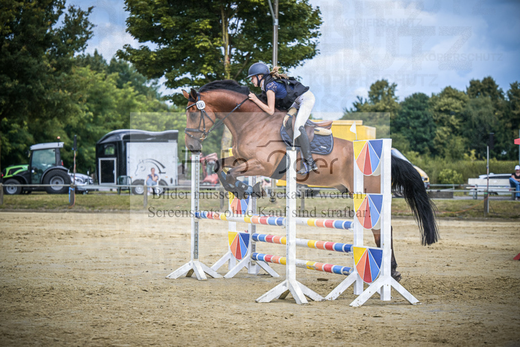 DOS_6569 | Entdecke hochwertige Reitturnierfotos von Foto Oger. Professionell, emotional und authentisch – jetzt Lieblingsmomente im Shop bestellen.Deutschlandweite Turnierfotografie. - Realisiert mit Pictrs.com