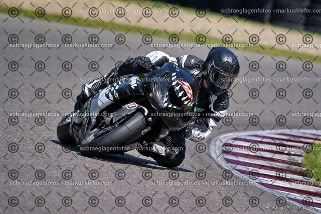 26BT02-1738 | markuskiefer.com - Realisiert mit Pictrs.com