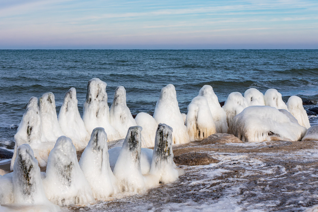 Buhne im Winter an der Ostseeküste bei Kühlungborn | Buhne im Winter an der Ostseeküste bei Kühlungborn.
