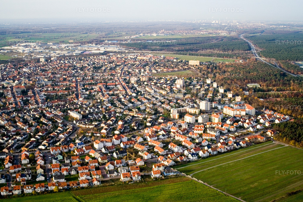 Luftbild: Stadt von Süden in Hockenheim im Bundesland Baden-Württemberg in Deutschland. Foto: IMG_4886.jpg vom 26.11.2006 durch Werner Riehm/FLY-FOTO.de