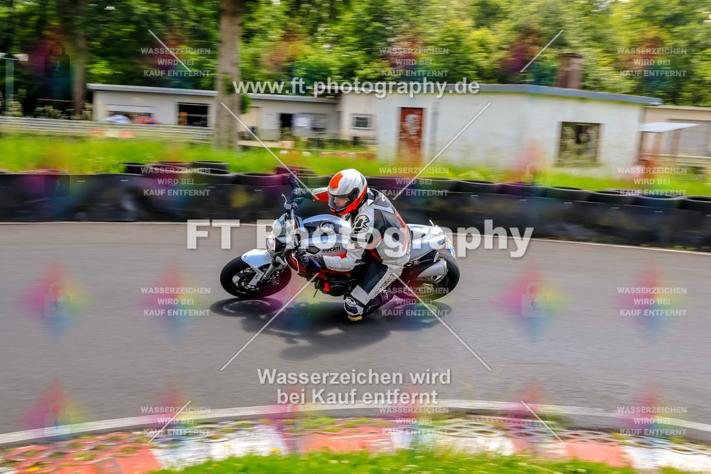 VBK-7976 | Hier findet Ihr Bilder von Touristenfahrten auf der Nürburgring Nordschleife oder von anderen Veranstaltungen die ich besucht habe. Viel Spass beim Durch Schauen 