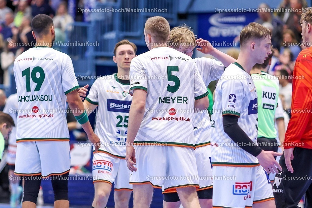 Gum27032501068 | 27.03.2025, Handball, HBL, VfL Gummersbach - HSG Wetzlar, Schwalbe-Arena: Enttäuschte Gesichter beim HSG Wetzlar nach der 24:33 Niederlage Enttäuschung