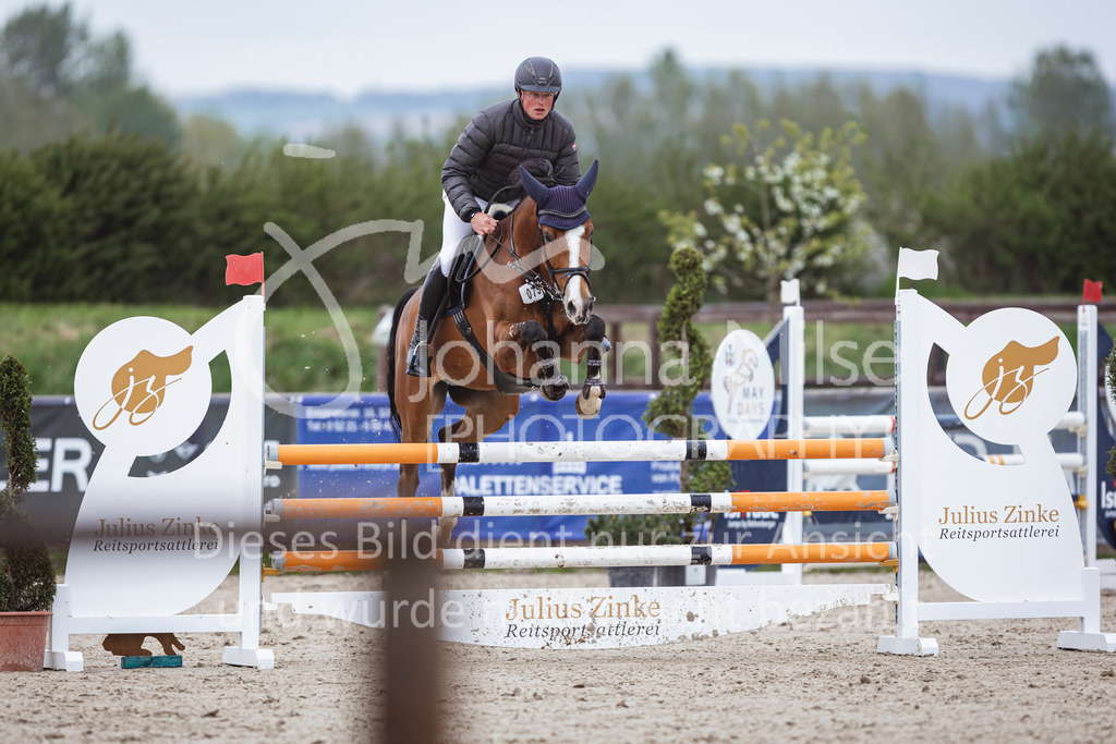 250417_Springpferde-L1-279 | Deine schönsten Turniermomente als professionelle Fotos! Entdecke hochwertige Pferdesport-Fotografie im Online-Shop. Jetzt Fotos finden & bestellen!