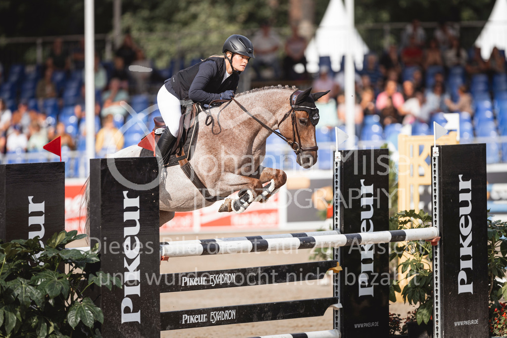 240906_BuCha_Pony-L-6j-204 | Deine schönsten Turniermomente als professionelle Fotos! Entdecke hochwertige Pferdesport-Fotografie im Online-Shop. Jetzt Fotos finden & bestellen!