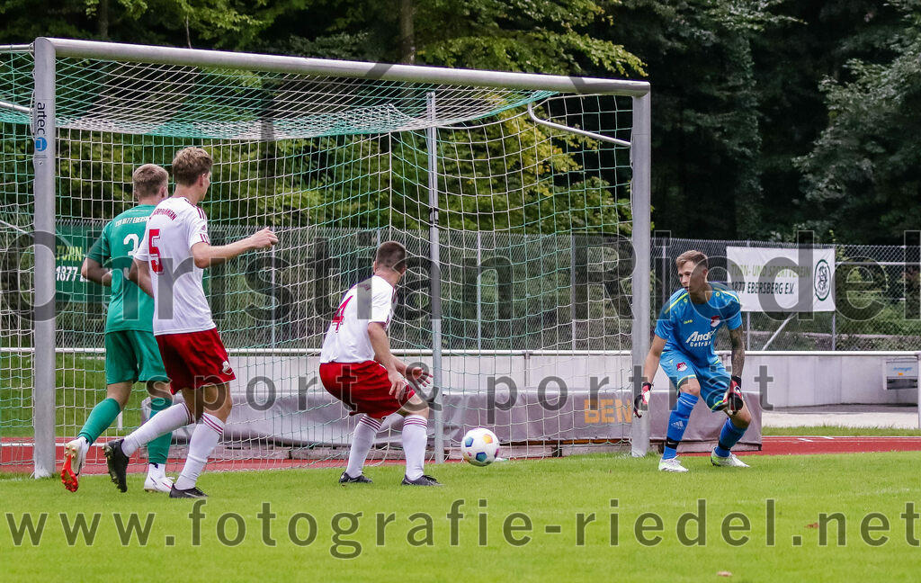 2023-08-26_095_TSV_Ebersberg_gegen_TSV_Oberpframmern | Ebersberg, Deutschland, 26.08.2023:
Fußball, Kreisliga 2023 / 2024, 2. Spieltag, TSV 1877 Ebersberg gegen TSV Oberpframmern, Endergebnis: 5:1

Tor zum 1:0 durch Felix Hoppe (TSV 1877 Ebersberg, #17)
Thomas Grünwald (TSV 1877 Ebersberg, #3), Anton Tristl (TSV Oberpframmern, #5), Tobias Lutz (TSV Oberpframmern, #4), Torwart Ludwig Huber (TSV Oberpframmern, #1)

Foto: Christian Riedel / fotografie-riedel.net
