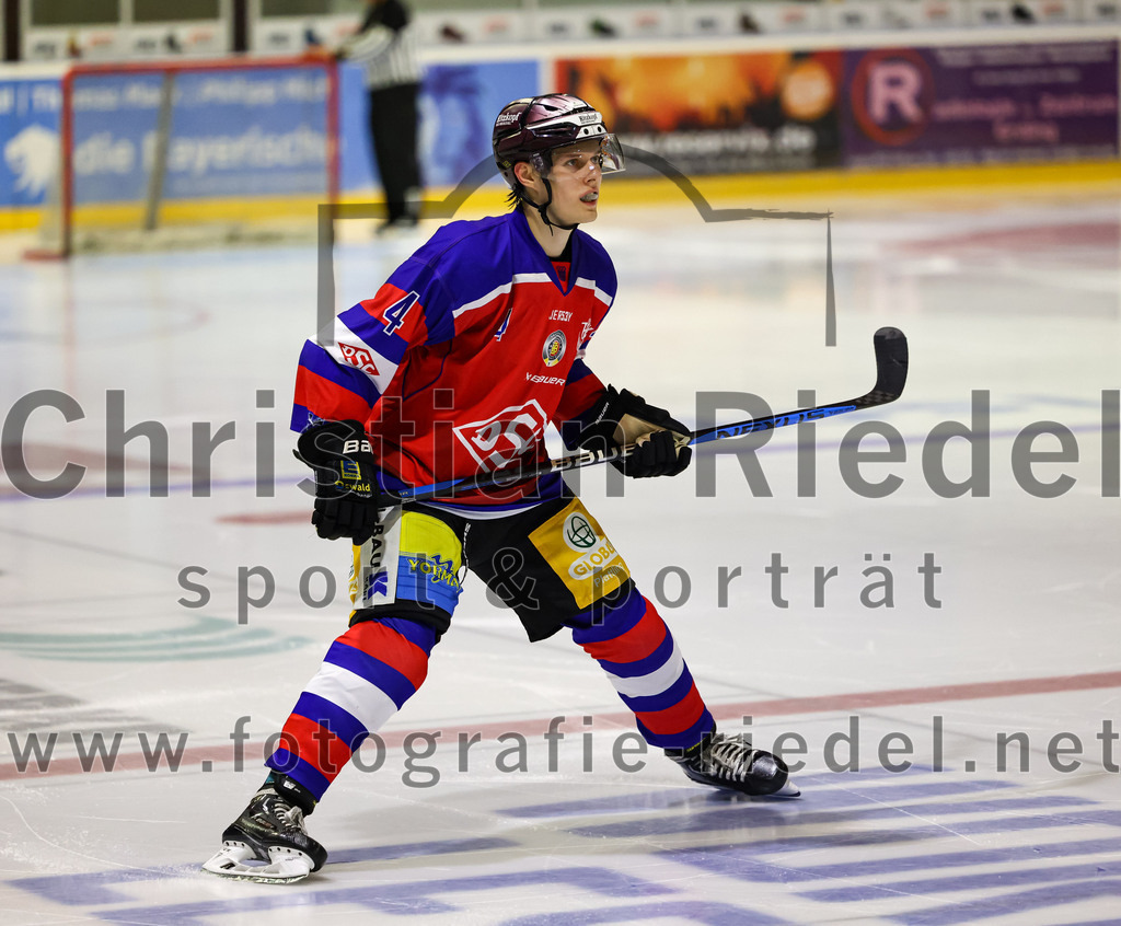 2022-09-09_002_TSV_Erding_gegen_Deggendorfer_SC | Erding, Deutschland, 09.09.2022:
Eishockey, Bayernliga 2022 / 2023, Testspiel, TSV Erding gegen Deggendorfer SC, Endergebnis: 2:5

Silvan Heiß (Deggendorfer SC, #4)

Foto: Christian Riedel / fotografie-riedel.net