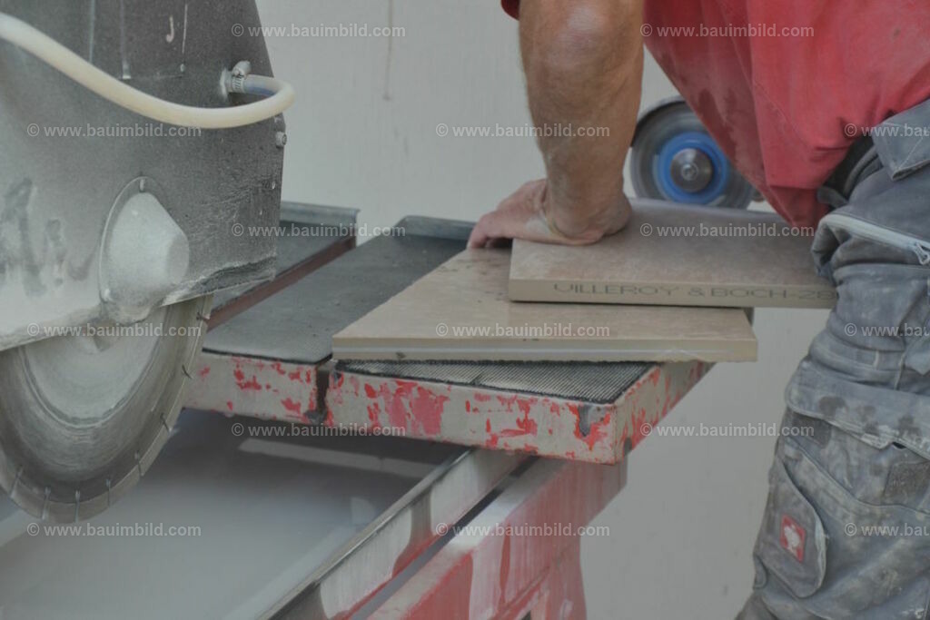 bib-lg21-fliesenlegerarbeiten-0119 | Nach LV-Leistungsgruppen sortierte Detailfotos über den Bau eines Hauses. Alle Hausbau-Bilder direkt vom Urheber und Autor der Website Haus-Selber-Bauen.com