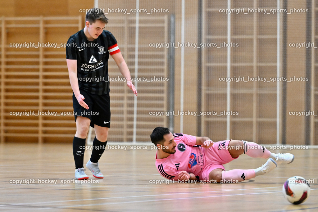 Carinthia Flamengo Futsal Club vs. Dynamo Triestingtal | #7 Florian Hönigsberger Dynamo Triestingtal, #70 Yosifov Svetlozar Angelov Carinthia Flamengo, Carinthia Flamengo Futsal Club vs. Dynamo Triestingtal, Carinthia Flamengo Futsal Club vs. Dynamo Triestingtal am 29.12.2024 in Villach (Ballspielhalle St. Martin), Austria, (Photo by Bernd Stefan)