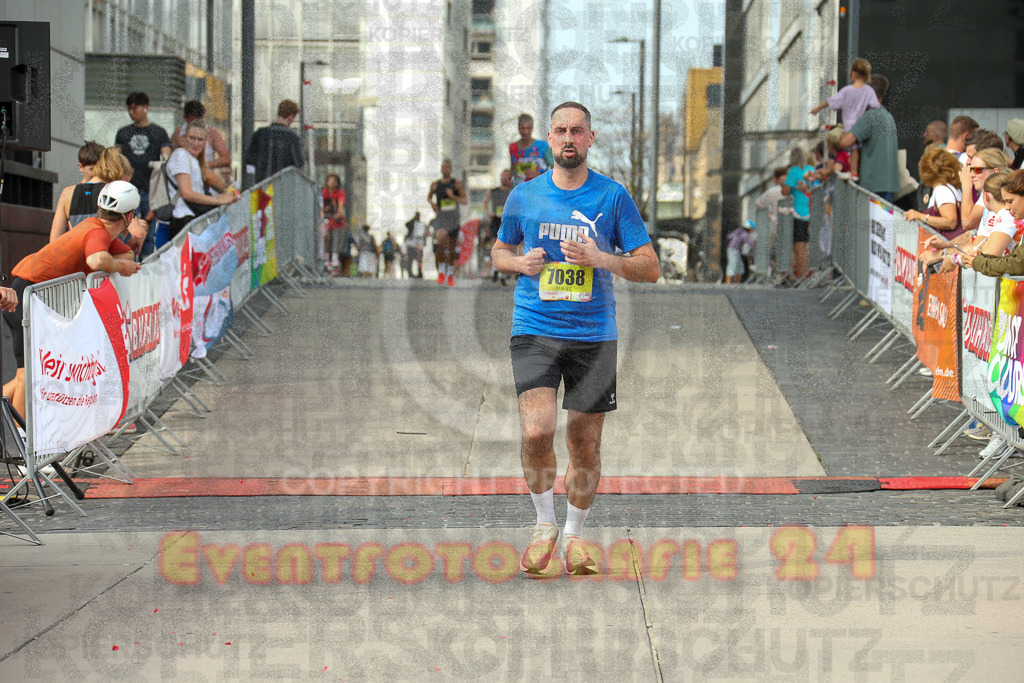 250920_1526_EX1_9414 | Sportfotografie im Rhein-Sieg Kreis, Köln, Bonn, NRW, Rheinland Pfalz, Hessen, etc. Unser Tätigkeitsfeld umfasst den Laufsport vom Volkslauf über den Marathon, Duathlon, Triathon bis zum Ultralauf wie Kölnpfad Ultra oder Schindertrail.