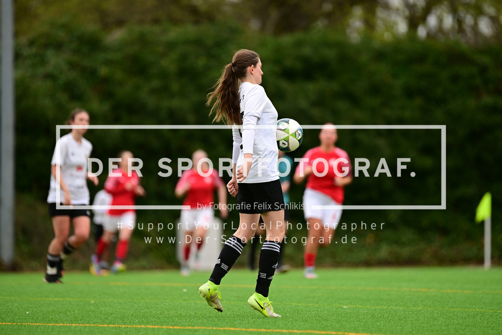 Fußball I Frauen I Saison 2025-2026 I Bezirksliga I 21. Spieltag I Harburger TB - Rahlstedter SC I 166118 | Der Sportfotograf. - Realisiert mit Pictrs.com