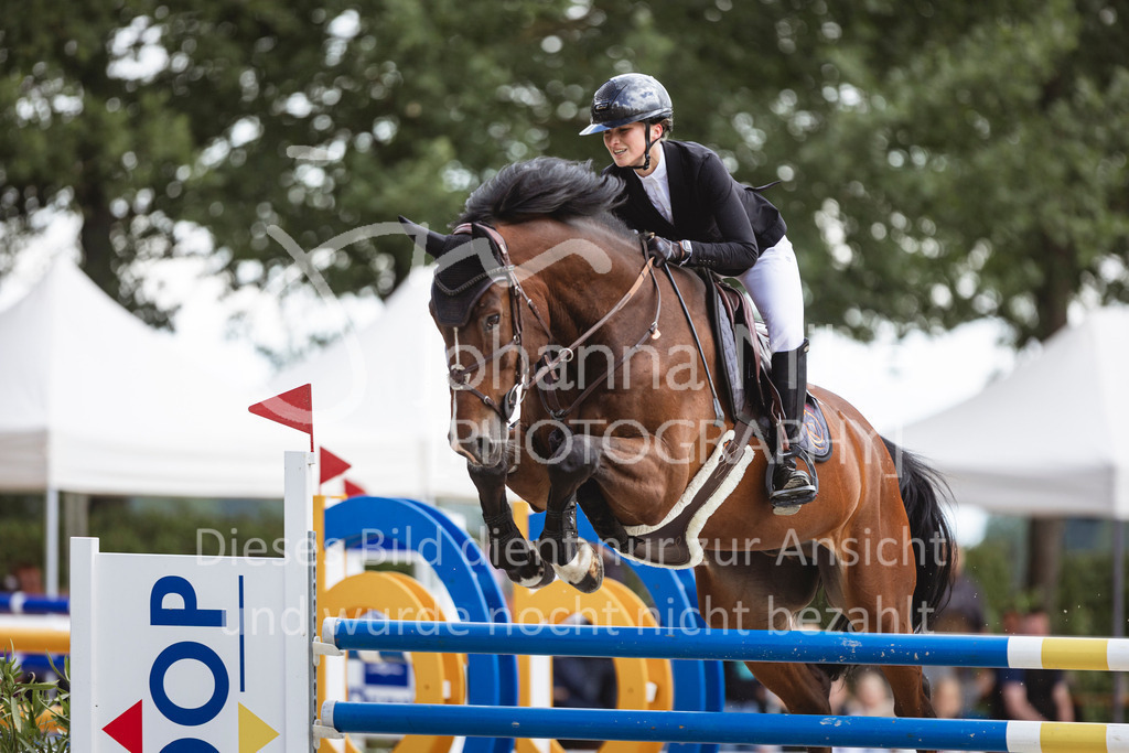 240616_Lemwerder_M2-Springen-541 | Deine schönsten Turniermomente als professionelle Fotos! Entdecke hochwertige Pferdesport-Fotografie im Online-Shop. Jetzt Fotos finden & bestellen!