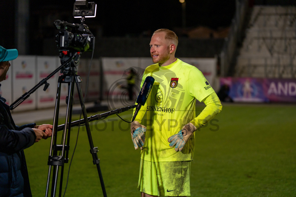 SG Sonnenhof Grossaspach vs. SSV Ulm 1846 Fussball, Fussball, WFV-Pokal, Viertelfinale, 01.04.2026 | Maximilian Reule (SG Sonnenhof Grossaspach, #01) nach dem Sieg im Interview,SG Sonnenhof Grossaspach vs. SSV Ulm 1846 Fussball, Fussball, WFV-Pokal, Viertelfinale, 01.04.2026