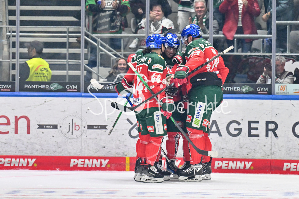 Augsburger Panther - Löwen Frankfurt | Jubel der Panther nach dem Treffer zum 1-0 durch Chris COLLINS (Augsburger Panther #10) / Freude / Happy / Tor / Torschuezte / DEL: Augsburger Panther - Löwen Frankfurt, Curt Frenzel Stadiom am 11.10.2024