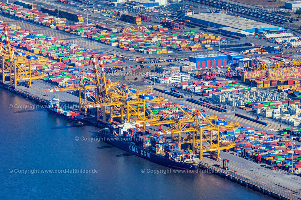 Bremerhaven_Eurogate_Container_Terminal_ELS_4976091022 | BREMERHAVEN 09.10.2022 Hafenanlagen und Terminals mit Lagerhallen und Speditions und Logistikunternehmen an der Weser- Mündung in Bremerhaven im Bundesland Bremen. // Docks and terminals with warehouses and freight forwarding and logistics companies by the mouth of the Weser in Bremerhaven in the state Bremen. Foto: Martin Elsen
