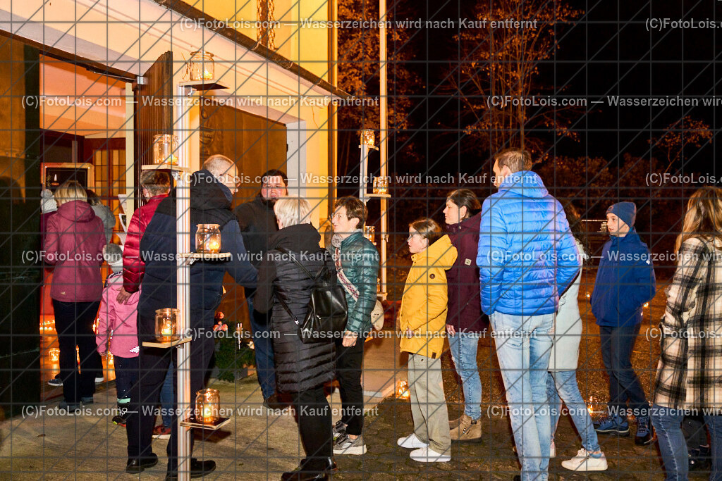 ALP8634_Nacht der tausend Lichter_Eingang | (C)FotoLois.com, Alois Spandl. 'Nacht der 1000 Lichter' in der Pfarrkirche Wieselburg, Do 31. Oktober 2024.