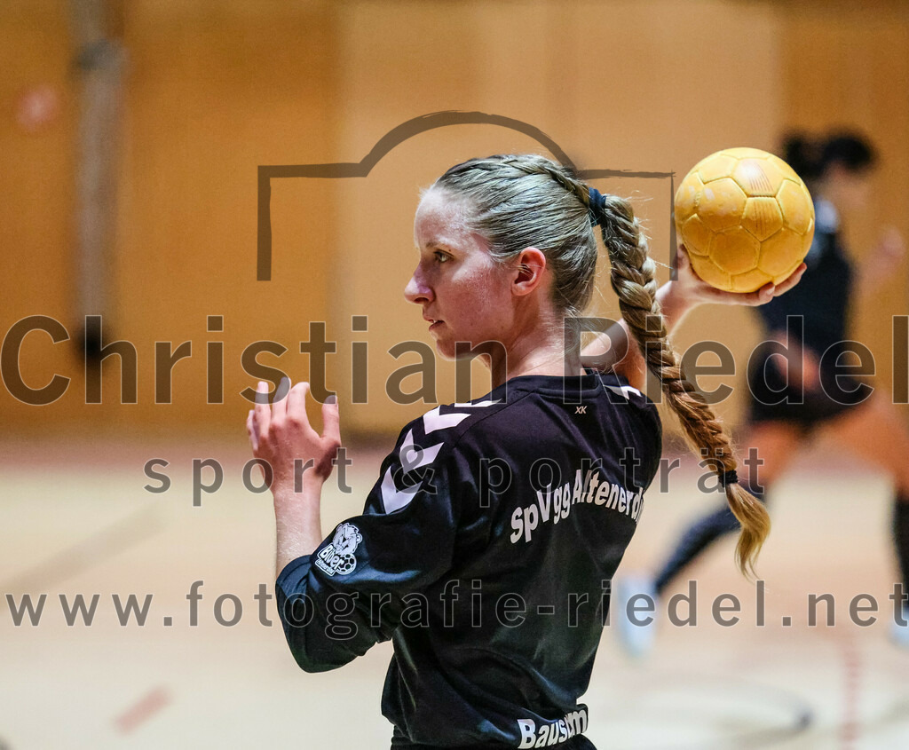 2023-11-11_005_SpVgg_Altenerding_gegen_TSV_Simbach_II | Erding, Deutschland, 11.11.2023:
Handball, Bezirksliga Frauen Altbayern 2023 / 2024, 5. Spieltag, SpVgg Altenerding II gegen TSV Simbach II, Endergebnis: 31:28

Elisabeth Bauschmid (SpVgg Altenerding, #9)

Foto: Christian Riedel / fotografie-riedel.net