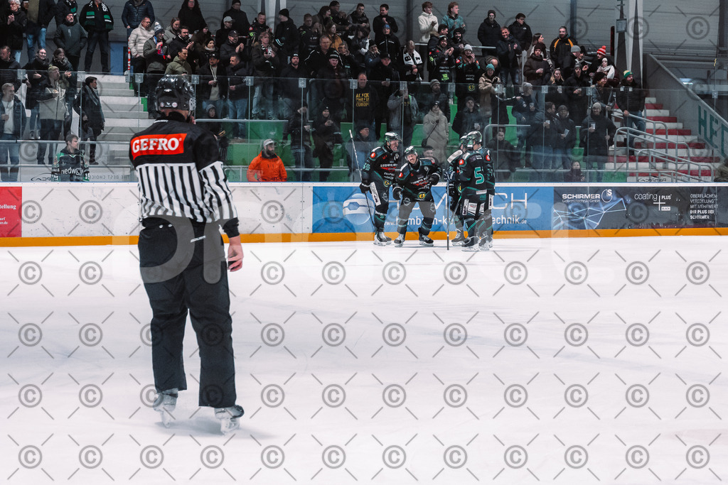 Alligators_vs_Passau_03_12_2025-36 | Höchstadt Alligators Fotogalerie: Eishockey-Action aus Franken. Professionelle Spielfotos, Portraits & Stadionbilder zum Download. Jetzt entdecken! - Realisiert mit Pictrs.com