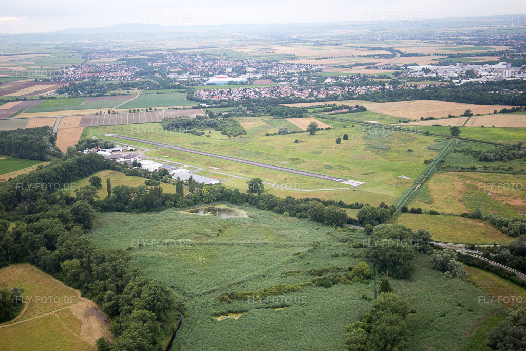 Luftbild: Worms, Flugplatz in Worms im Bundesland Rheinland-Pfalz in Deutschland. Foto: IMG_091074.jpg vom 04.07.2016 durch Werner Riehm/FLY-FOTO.de