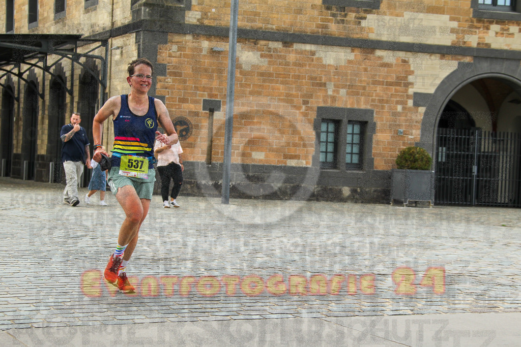 250920_1518_EV4_8410 | Sportfotografie im Rhein-Sieg Kreis, Köln, Bonn, NRW, Rheinland Pfalz, Hessen, etc. Unser Tätigkeitsfeld umfasst den Laufsport vom Volkslauf über den Marathon, Duathlon, Triathon bis zum Ultralauf wie Kölnpfad Ultra oder Schindertrail.
