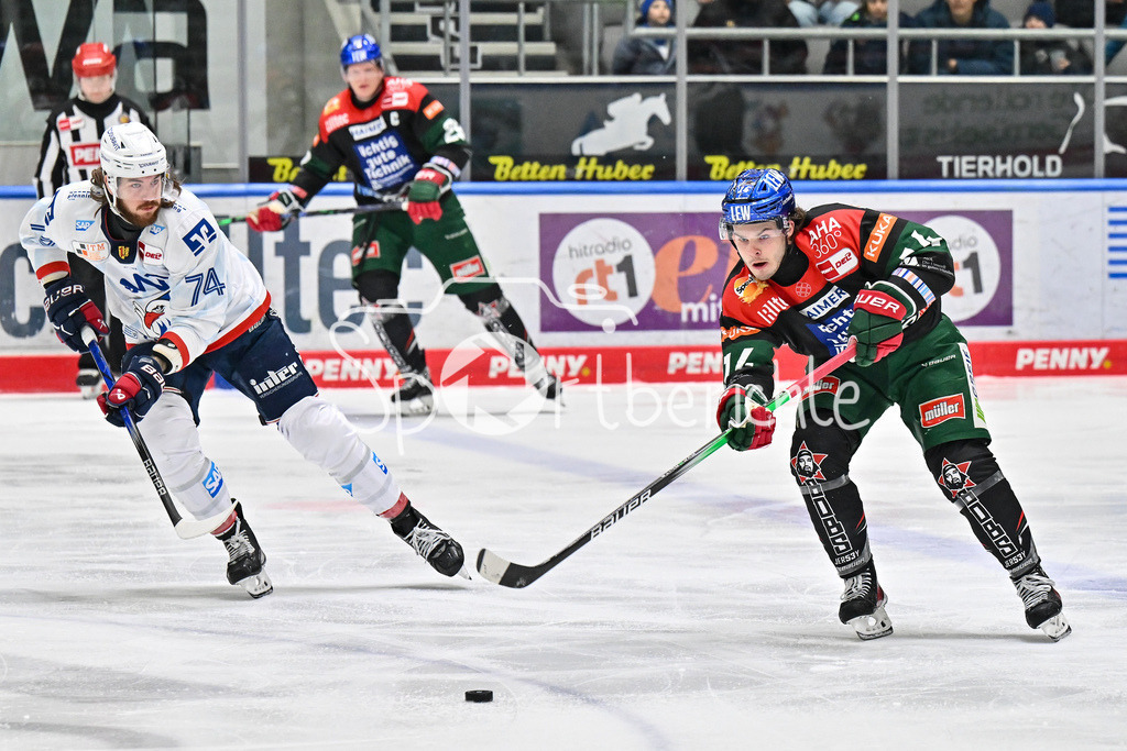 Augsburger Panther - Adler Mannheim | im Duell  Ryan MACINNIS (Adler Mannheim 74) und D. J. BUSDEKER (Augsburger Panther #14) / Zweikampf / DEL: Augsburger Panther - Adler Mannheim, Curt Frenzel Stadion am 16.02.2025