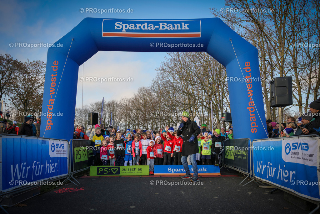 6. Bonner Nikolauslauf; Bonn, 14.12.2025 | Impressionen vom 6. Bonner Nikolauslauf am 14.12.2025 in Bonn (Nordrhein-Westfalen). 
