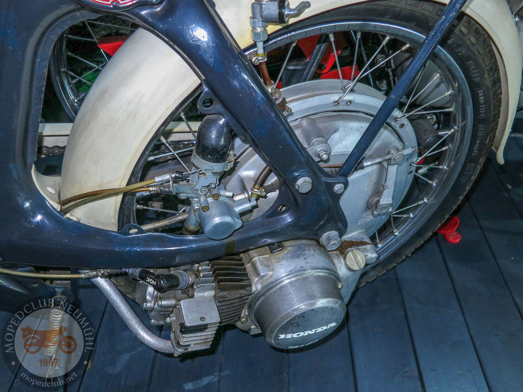 MopedmuseumNeumühl_151023_079 | Bildergalerie von Sport-Ereignissen aber auch von weiteren spannenden Dingen - nicht nur vom Niederrhein. In Anlehnung an den bekannten Spruch von Hanns Dieter Hüsch heißt das Motto: "Niederrhein ist überall".  - Realisiert mit Pictrs.com