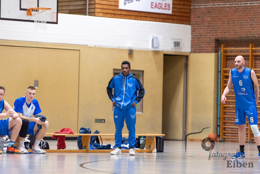 TSG Westerstede-Fortuna Logabirum | Basketball 2. Regionalliga; TSG Westerstede 2 (weiß)- Fortuna Logabirum (blau) am 12.12.2025 in Westerstede (Hössensportzentrum), Photo: Philip Eiben 2025 - Realisiert mit Pictrs.com