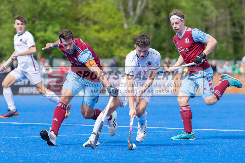 HK_20240414_100454 | 1. Bundesliga Hockey Herren Crefelder HTC - UHC Hamburg am 14.4.2024 CHTC, Krefeld , Benedikt Schwarzhaupt ( UHC Hamburg #8 ) , Julius Hayner ( Crefelder HTC #6 )