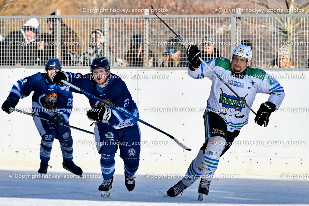 EC Tigers Paternion vs. EC FELD AM SEE/DSG LEDENITZEN | #21 Moser Sandro EC FELD AM SEE Ledenitzen, #23 Wolf Marlon EC Tigers Paternion, #22 Neuschitzer Nino EC Tigers Paternion, EC Tigers Paternion vs. EC FELD AM SEE/DSG LEDENITZEN, EC Tigers Paternion vs. EC FELD AM SEE/DSG LEDENITZEN am 04.01.2026 in Paternion (Eislaufplatz Paternion), Austria, (Photo by Bernd Stefan)