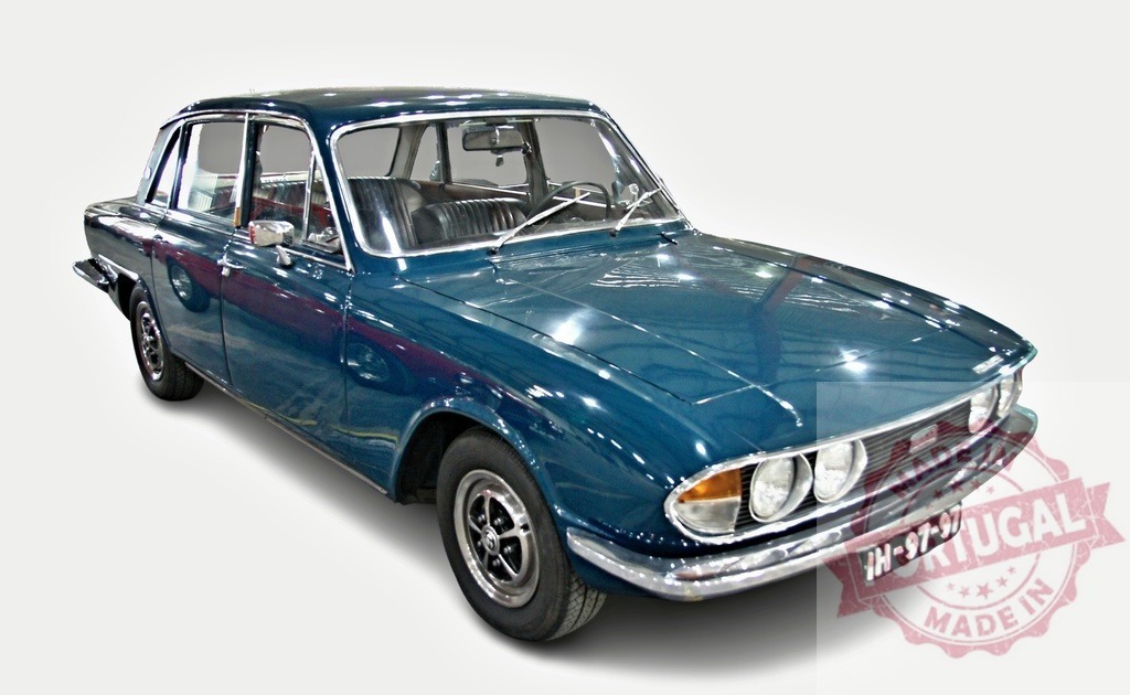 Triumph 2500 TC posing in studio with teal metallic paint | Teal Triumph 2500 TC car manufactured by British Leyland from 1974 to 1977 posing in a studio - Realized with Pictrs.com