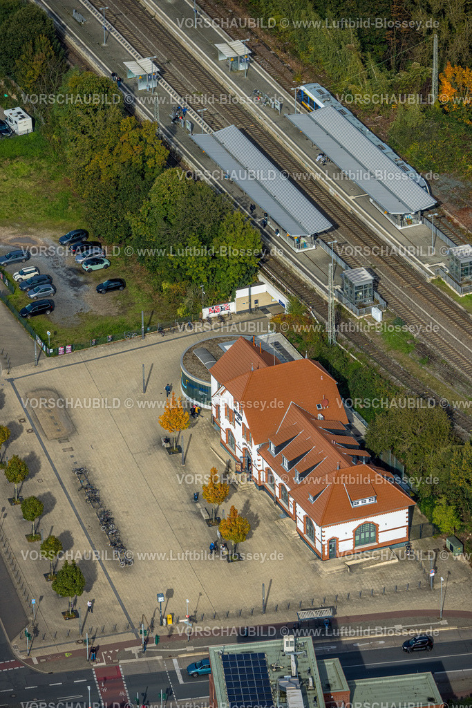 Moers241013028 | Luftbild, Bahnhof Moers Hbf, Deutsche Bahn AG, Bahnhofsgebäude mit Vorplatz, Moers, Moers, Ruhrgebiet, Nordrhein-Westfalen, Deutschland