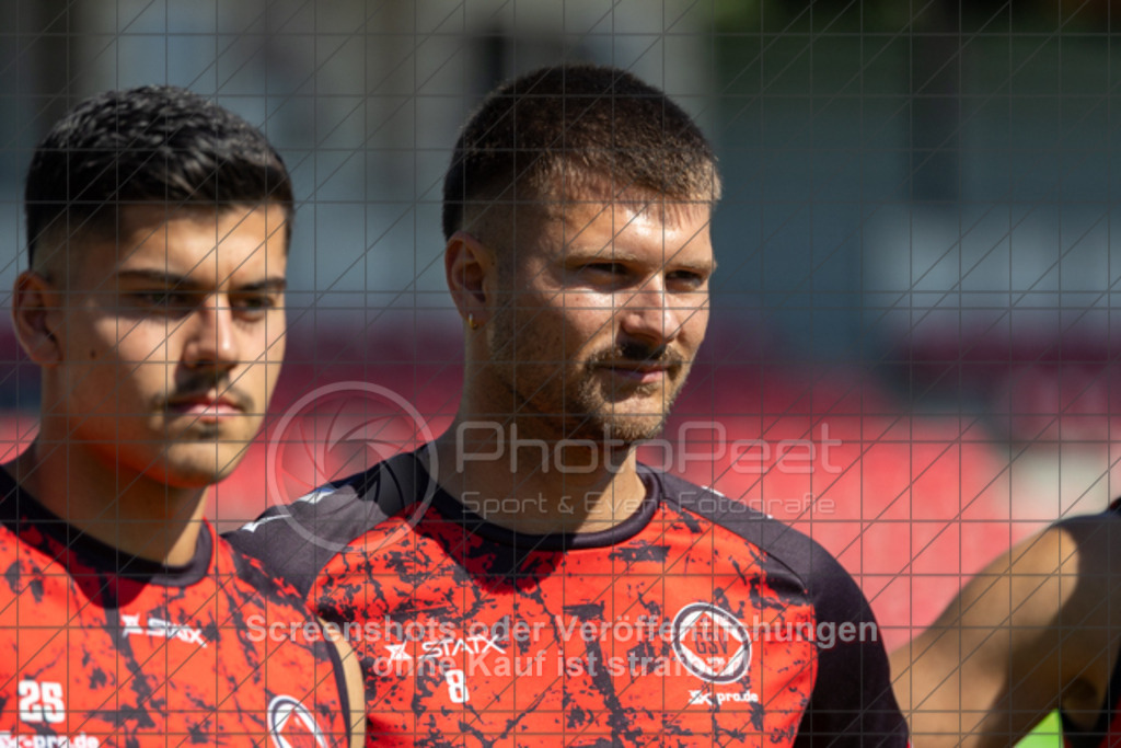 20250629_103037_0099 | #,1.Göppinger SV, Fussball, Oberliga BW - Trainingsauftakt, Saison 2025/2026, Rasensportplatz Stadion SV Göppingen, Hohenstaufenstr. 116, 73033 Göppingen, 29.06.2025 - 10:30 Uhr,Foto: PhotoPeet-Sportfotografie/Peter Harich