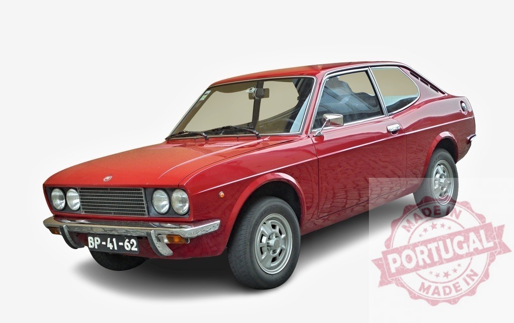 Red Seat 128 Sport Coupé posing on a white background | Classic red Seat 128 Sport Coupé from the 70s posing on a white background - Realisiert mit Pictrs.com