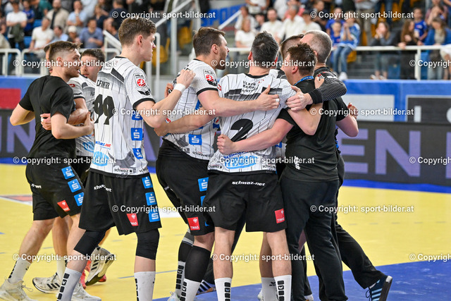 AUT, HLA, HC Linz AG vs Schwaz Handball Tirol | 30.04.2024, Sporthauptschule Linz-Kleinmuenchen, AUT, HLA, HC Linz AG vs Schwaz Handball Tirol, im Bild Jubel Spieler Schwaz Handball Tirol (Tirol)


// HLA, Handball Liga Austria Match between HC Linz AG vs Schwaz Handball Tirol in Linz, Austria on 2024/04/30