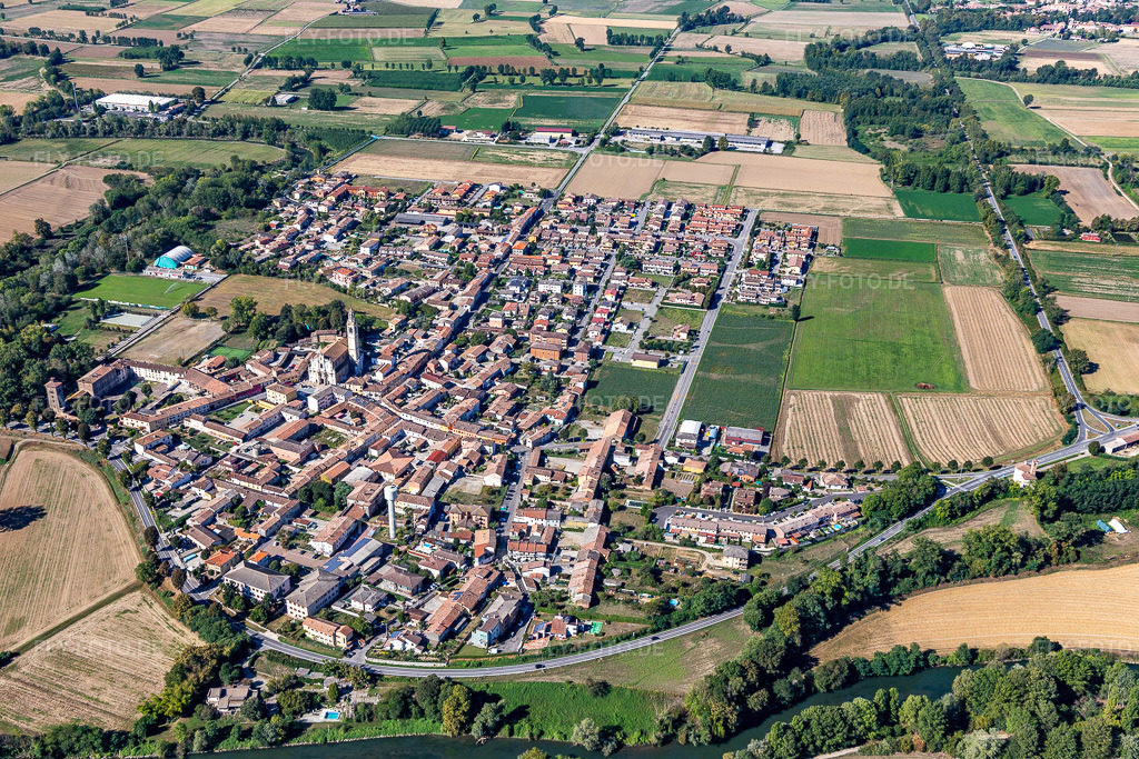 Luftbild: Ortsansicht in Montodine im Bundesland Cremona in Italien. Foto: IMG_134405.jpg vom 18.09.2022 durch Werner Riehm/FLY-FOTO.de