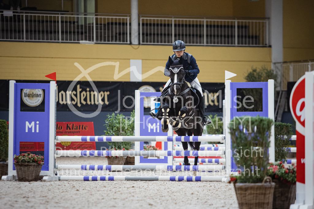 221112_Warstein_E-Stil-441 | Deine schönsten Turniermomente als professionelle Fotos! Entdecke hochwertige Pferdesport-Fotografie im Online-Shop. Jetzt Fotos finden & bestellen!