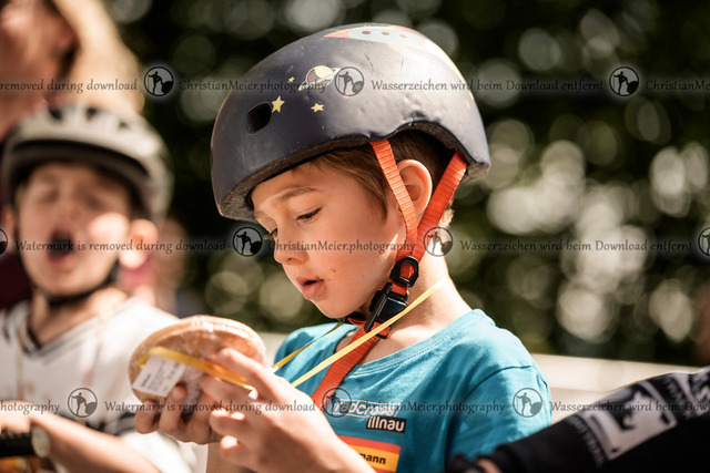 Eierlesen 2026 | Sie wurden bei einem Event oder Sportanlass fotografiert? Hier finden sie ihre Bilder! - Realisiert mit Pictrs.com