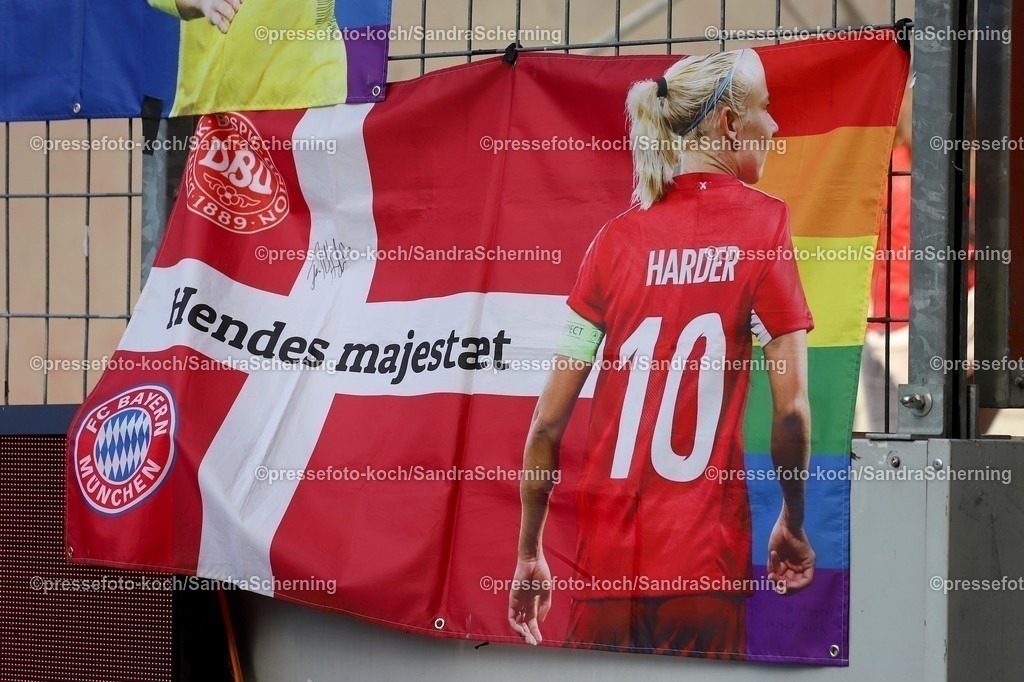 xSSC09032501027 | 09.03.2025, xsscx, Frauen Fußball, 1. FC Köln - FC Bayern München, 1. Fußball Bundesliga, 16. Spieltag, RheinEnergie-STADION, Saison 2024 2025: Banner von Fans für Pernille Harder (FC Bayern München 21) DFB regulations prohibit any use of photographs as image sequences and or quasi-video. Nordrhein-Westfalen Deutschland