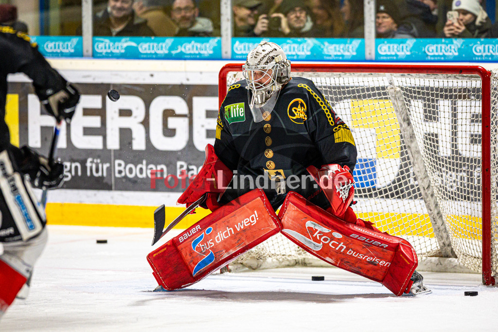 EHC Königsbrunn PINGUINE gegen TSV Peißenberg MINERS | Eishockey Bayernliga Herren Playoffs Viertelfinale 2024/25 - Spiel 1 von 7, EHC Königsbrunn PINGUINE gegen TSV Peißenberg MINERS, 20250207,Korbinian SERTL (MINERS Goali 31) Aufwärmen, Aktion,2025-02-07 in Peißenberg (Eisstadion Peißenberg)Korbinian SERTL (MINERS Goali 31)Copyright: WolfgangxLindner foto-lindner.de