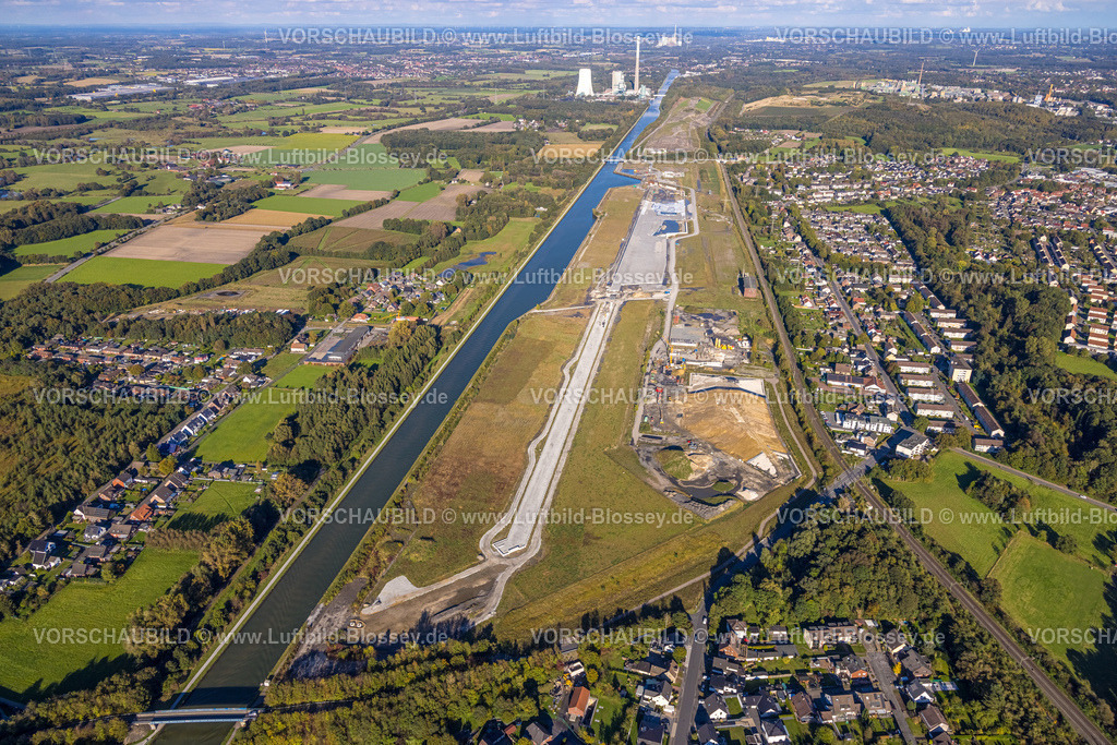 Bergkamen241006667 | Luftbild, Wasserstadt Aden am Datteln-Hamm-Kanal, Baugebiet für geplantes Stadtquartier auf dem Gelände der ehemaligen Zeche Haus Aden, hinten das Kraftwerk Bergkamen, Oberaden, Bergkamen, Ruhrgebiet, Nordrhein-Westfalen, Deutschland