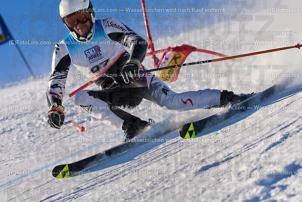 ALP4457_MASTERS-Cup_GS-A Herrn_Hoelzl Norbert | (C)FotoLois.com, Alois Spandl. FIS Masters-Cup Wildschönau, Giant Slalom auf der Piste Schatzberg GS, Siegerehrung auf dem Dorfplatz Niederau, Sa 13. Januar 2024.