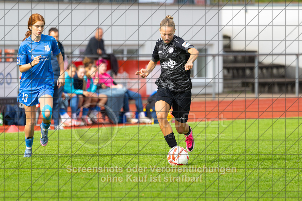 20261010_140831_0305_(c)_by_PhotoPeet | #,1.FC Donzdorf (schwarz) vs. SC Sand (blau), Fußball, EnBW-Oberliga B -Juniorinnen, 05. Spieltag, Saison 2026/2027, Rasenplatz Lautertal Stadion, Süßener Straße 16, 73072 Donzdorf, 10.10.2026 - 14:00 Uhr,Foto: PhotoPeet / Sport- &amp; Eventfotografie / Peter Harich