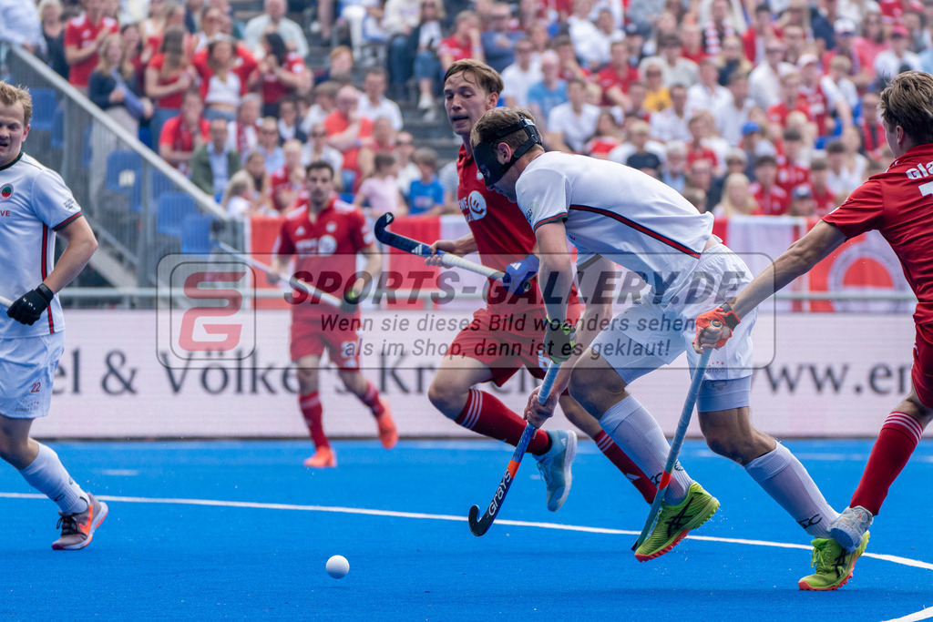 Final4_20250601-1404-HK108573 | Krefeld, Deutschland, 01.06.2025:  Feldhockey Final4 2025 – „Deutsche Feldhockey-Meisterschaften 2025“ Crefelder HTC - Rot-Weiss Köln (Finale Herren) im Gerd-Wellen-Hockeyanlage am 01.06.2025 in Krefeld, Deutschland. (Foto von Kramhöller/Fehrmann/Kaste)Krefeld, Germany, 01.06.2025: Feldhockey Final4 2025 – „Deutsche Feldhockey-Meisterschaften 2025“ Harvestehuder HTC - Düsseldorfer HC (Finale Damen) in Gerd-Wellen-Hockeyanlage at 01.06.2025 in Krefeld, Deutschland. (Foto from Kramhöller/Fehrmann/Kaste)