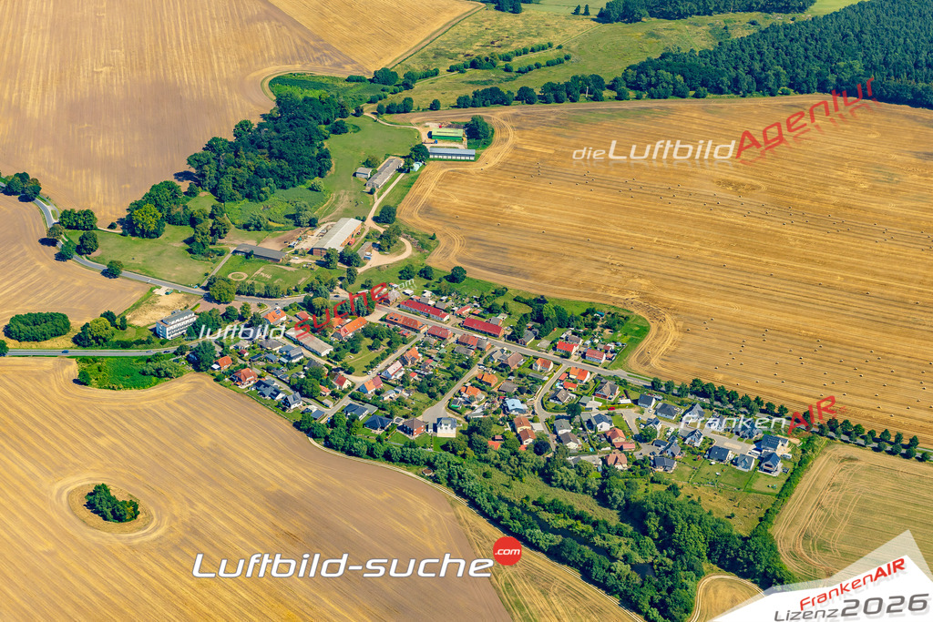 Luftaufnahme Groß Strömkendorf Blowatz - Die Luftaufnahme wurde 2025 vom UL-Flugzeug heraus erstellt ( ohne Drohne ) - Hochauflösende Luftaufnahme - für professionelle Ausdrucke geeignet. Die Geschenkidee !Mit Lizenz und Bildrechte bestellbar