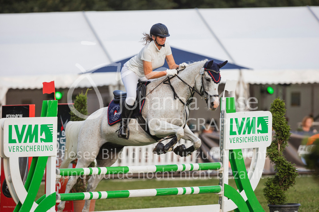 240719_LC_Mannschaft-750 | Deine schönsten Turniermomente als professionelle Fotos! Entdecke hochwertige Pferdesport-Fotografie im Online-Shop. Jetzt Fotos finden & bestellen!