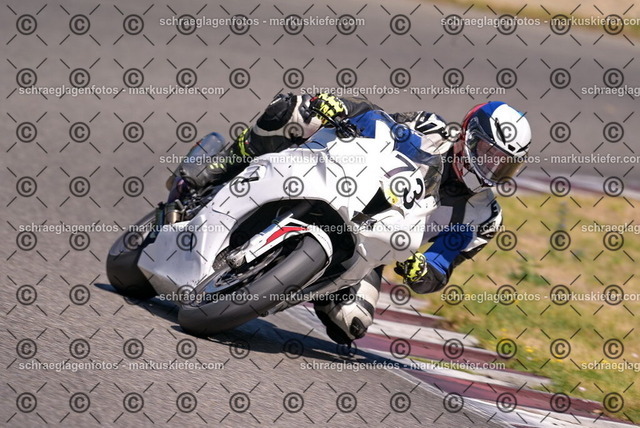 26bt05-1066 | markuskiefer.com - Realisiert mit Pictrs.com