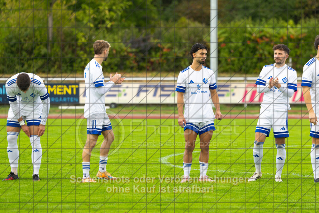 20261010_152805_0245_(c)_by_PhotoPeet | #,1.FC Eislingen (weiß) vs. TSV Bernhausen (lila), Fussball, Landesliga 2 - wfv, 11. Spieltag, Saison 2026/2027, Rasenplatz, Eichbachstation, Haldenstraße, 73054 Eislingen, 10.10.2026 - 15:30 Uhr,Foto: PhotoPeet / Sport- &amp; Eventfotografie / Peter Harich